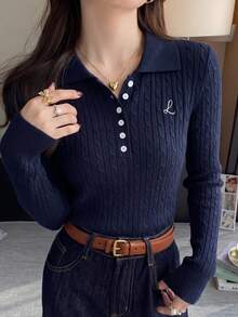 韩版女式休闲 Polo 衫复古粗针织经典纽扣领长袖上衣，带字母刺绣，修身毛衣，适合秋冬外出、街头和商务 - 藏蓝色 - 查看 2