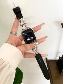 1件適用於Apple Watch，黑色與銀色金屬V型鏈條錶帶，高端時尚風格，適合 38/40/41/42/44/45/46/49mm，兼容Ultra/SE/11/10/9/8/7/6/5/4/3/2/1機型，適合女性，情人節禮物，時尚配件，中性 - 黑色 - 查看 6
