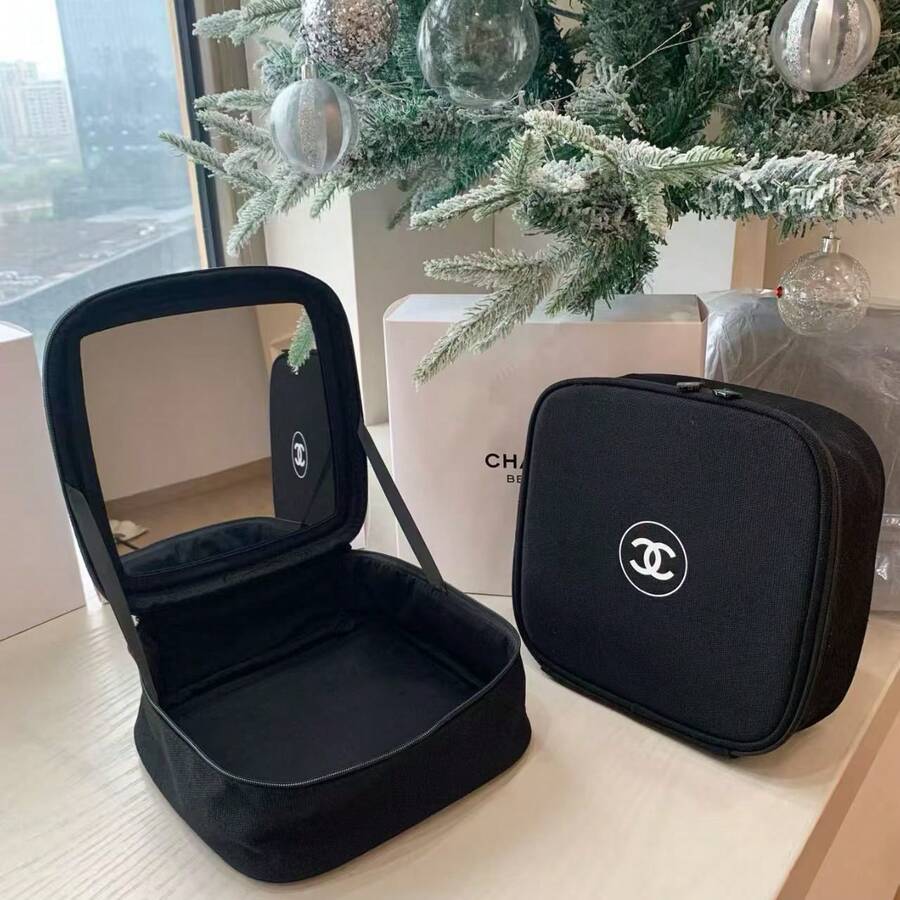 CHANEL 二合一化妆包，黑色布艺化妆包，带镜子盖和收纳隔层，拉链封口 - 黑色 - 查看 1