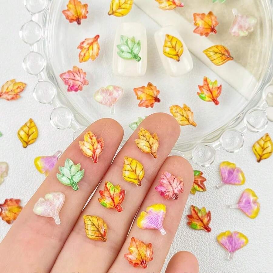 100Pcs Than1ks 1giving Nail Charms Colorful Ombre Maple Leaves Nail Art Charms 3D Flat Fall Ginkgo Leaves Nail Art Rhinestones Winter Autumn Nail Rhinestone Diamonds For Manicure DIY Solon,Red - 紅色的 - 查看 1