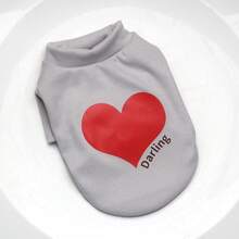 情人节宠物服装，心形图案装饰，高领四脚设计，柔软舒适，适合犬猫穿着，幼犬幼猫服装