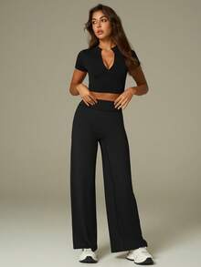 UONNOU 这款女士运动塑形短袖T恤采用修身腰部设计、立领、拉链前襟、短袖款式，以及无缝针织柔软面料。适合运动、户外活动、健身房锻炼、瑜伽、日常穿着、休闲、通勤、街头风、派对和节日等场合。时尚百搭的运动服饰，适合所有季节，包括春夏两季。 - 黑色 - 查看 10