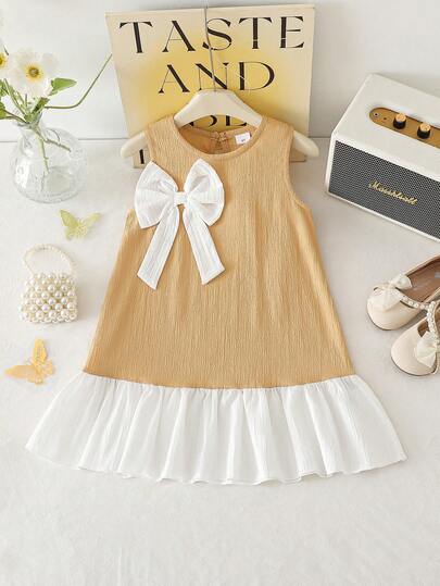 Đầm mùa hè tối giản không tay cho bé gái, cổ tròn, thiết kế lưng giọt nước, nơ và viền bèo nhún, kiểu dáng giản dị, thanh lịch, phù hợp cho bé gái mặc hàng ngày, dự tiệc và các sự kiện trang trọng.