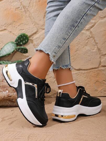 Svarta platåsneakers med gulddetaljer för kvinnor | Sneakers med grov sula för vardagsbruk