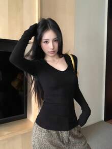 女士黑色V领长袖抓绒T恤，修身保暖打底衫，修身版型，秋冬休闲款 - 黑色 - 查看 2