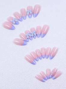 24片法式杏仁形3D蓝色蝴蝶结珍珠设计假指甲，1个指甲锉，1套指甲胶贴，适合女孩、母亲、女性的礼物，美白美甲套装，可拆卸假指甲，适合节日、派对、约会和日常佩戴的美甲用品。 - 淺藍色 - 查看 3