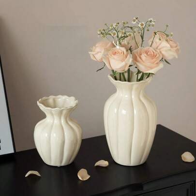 1pc Retro Elegant Style Resin Flower Vase. Can Be Used As A Living Room Vase, Or Placed On A Dried Flower Rack As A Modern Decor, Or As A Dining Table Decoration. It Can Hold Fresh Flowers As Well As Artificial Flowers, And Is An Ideal Decoration For Coffee Tables, Desks And Living Rooms. Suitable For Room Decor, Home Decor And Autumn Decor.