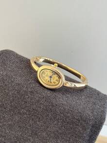 1件金色手镯式女士石英表，罗马数字刻度，精致简约，适合日常佩戴，也可作为生日/毕业礼物或派对礼物。 - 金色 - 查看 3