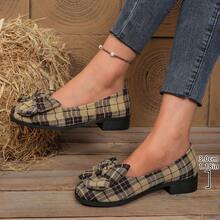 女士舒适平底硫化布鞋，防滑齿状鞋底+加固缝线，适合雨季和凉爽季节，伴您自由探索城市。融合复古硫化工艺与轻盈休闲面料，是打造休闲、文艺、街头或轻复古风格的绝佳选择。独特的工艺，舒适轻便，百搭又不失青春活力。 - 彩色 - 查看 4