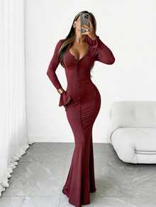 优雅女士针织修身长连衣裙，圆领荷叶边装饰，长袖，前襟纽扣，开衩下摆，适合春夏穿着 - 酒紅色 - 查看 1