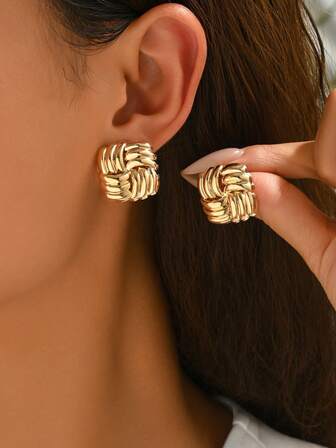 1 Pair Vintage European Style Metal Square Woven Stud Earrings, Crafted For Women's Daily Commute, Party, Travel, Holiday Gifts For Valentine's Day, Thanksgiving, Etc.