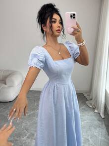 Đầm nữ Lily House kẻ sọc xanh trắng dáng rộng cổ vuông tay cánh hoa, thiết kế bèo nhún ở eo, chất liệu cotton co giãn thoải mái, tối giản và thanh lịch, phù hợp cho công sở, hàng ngày, mùa xuân, kỳ nghỉ, đi làm, hẹn hò ăn trưa, dự tiệc cưới. - Màu xanh lam - Xem 8