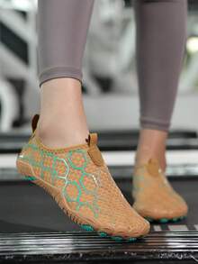 1 Pair Women's Plaid Pattern Water Shoes, Non-Slip Breathable Quick-Dry, Summer Beach Barefoot Shoes For Swimming, Water Aerobics, Beach Vacation, Hiking, Yoga, Running, Cross-Training - Khaki - View 7