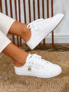 Zapatos de lona con cordones de moda para mujer, zapatillas casuales para mujer, zapatos de lona para mujer, nuevos zapatos planos casuales de primavera y verano de estilo coreano, zapatos ajustados, zapatillas de deporte y zapatos deportivos para estudiantes, zapatos casuales de plataforma estilo callejero americano para mujer. - Blanco - Ver 3