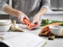 Joseph Joseph Multi-Peel Straight Peeler Easy Grip Handles Stainless Steel Blade For Kitchen Vegetable Fruit, Green - MàuD - Xem 7