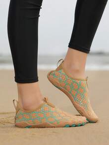 1 Pair Women's Plaid Pattern Water Shoes, Non-Slip Breathable Quick-Dry, Summer Beach Barefoot Shoes For Swimming, Water Aerobics, Beach Vacation, Hiking, Yoga, Running, Cross-Training - Khaki - View 4