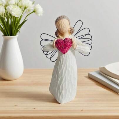 红心女孩，手绘树脂立像，天使双手捧着一颗红心，寓意“你被爱着”，表达爱与关怀，适合作为婚礼、周年纪念日或情人节礼物。