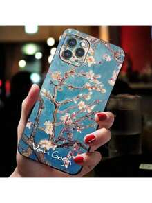 Étui de téléphone en silicone souple noir avec relief 3D représentant l'œuvre de Van Gogh "Nuit étoilée sur le Rhône". Compatible avec les modèles d' 11, 12, 13, 14, 15, 16 Pro Max, 14, 15, 16 Plus. Étui compatible également avec les modèles 17 Pro, 17 Pro Max et 17. - 4 - Voir 7