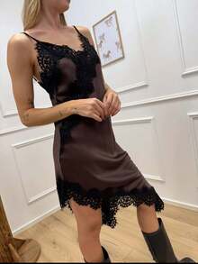Conjunto de Vestido de Tirantes y Abrigo de Seda Marrón con Encaje Negro - Estilo Elegante para el Hogar - Marrón - Ver 5