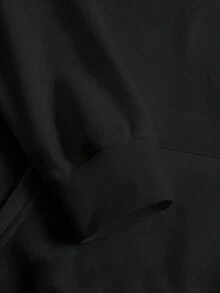 Fútbol Unisex de Detroit, un regalo adecuado que muestra un diseño audaz de fútbol de Detroit. Perfecta para los entusiastas del fútbol de Detroit, esta prenda de moda casual es cálida y adecuada para las temporadas de otoño e invierno. Adecuado tanto para mujeres como para hombres, equipado con prácticos bolsillos. - Negro - Ver 3