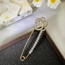 1pc Fashionable Elegant Faux Pearl & Rhinestone Flower Brooch Pin, Suitable For Women's Casual Cardigan, Sweater, Clothing Decoration Accessory