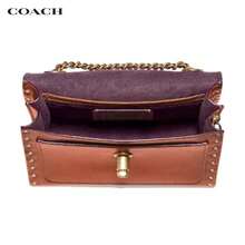 Coach 经典百搭复古山茶花链条翻盖单肩包，涂层帆布和皮革材质，卡其色和棕色 Monogram 图案，货号 30592、29416 蛇纹、30585 棕色、34256 山茶花白、30585 白色 - 卡其拼棕色老花30592 - 查看 6