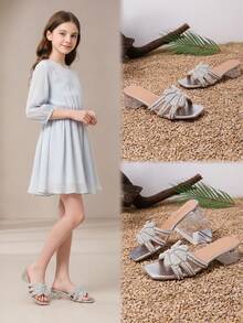 1 par de sandalias de cuña con deslizador, decoradas con lazo de perlas y cristales, con estampado de cocodrilo brillante en plata. Diseño clásico de punta abierta con tacón grueso transparente de 3 cm, suela antideslizante, elegante y de estilo princesa para uso en playa/casual, primavera/verano 2026 - Plateado - Ver 1