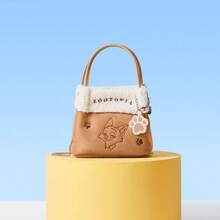 Miniso 迪士尼疯狂动物城系列人造毛皮拼接斜挎包 – 尼克和朱迪双色可选，可调节肩带适合各种身高，兼具可爱设计和实用功能（1个）