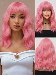 XOUJE Tóc giả tổng hợp màu hồng gợn sóng dài ngang vai 16 inch với mái bằng nhẹ nhàng, phù hợp cho nữ, mềm mại và bồng bềnh, thời trang cho sử dụng hàng ngày, hoàn hảo cho các buổi hẹn hò, kỳ nghỉ, chụp ảnh, cosplay, tiệc tùng sang trọng, lễ hội âm nhạc và các buổi gặp gỡ thường ngày. Tóc giả chịu nhiệt. - Hồng - Xem 1