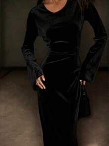 Đầm maxi ôm sát người bằng nhung sang trọng, tay xòe, có dây rút hai bên, màu đen, thích hợp cho mùa xuân. - màu đen - Xem 2