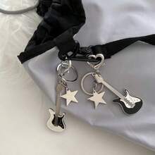 1Pc Men & Women's Guitar Love Heart Keychain - Cool Rock Punk Vintage Pendant | Perfect For Self & Gifts - 黑色 - 查看 5