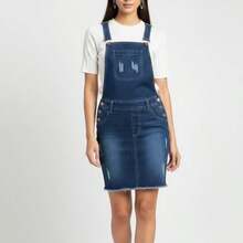 JUMPER PETO OVEROL FALDA CORTA MINI DE MEZCLILLA DENIM STRETCH CASUAL Y SEMI FORMAL PARA MUJER CON DETALLES DE DESGASTADO ENTALLADO AJUSTADO CON BOLSAS Y BOTONES - Azul lavado medio - Ver 3