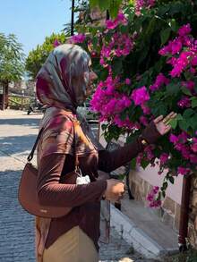 1件装女士波西米亚风水彩花卉印花头巾，秋冬街头风男女通用围巾，适合日常穿着。
