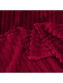 1pc Solid Color Coral Fleece Blanket, Light Red, Luxurious & Comfortable, Suitable For Bedroom, Dorm, Office Nap. This Is A Home & Office Decor Product. - Burgundy - View 5