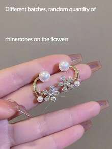 topshiny 1对韩国独特设计珍珠花朵耳环，轻巧两用小耳钉，女士款（花朵水晶数量因批次而异） - 金黃色 - 查看 2