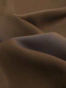 女士优雅缎面长裙，适合春季、夏季及度假穿着。这款优雅长裙兼具休闲和派对风格，有杏色和香槟色两种颜色可选。配有金属腰带，适合休闲外出、旅行、约会和办公场合穿着。 - 咖啡棕 - 查看 7