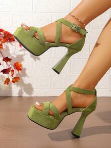 新款女士厚跟带休闲户外交叉绑带沙滩凉鞋