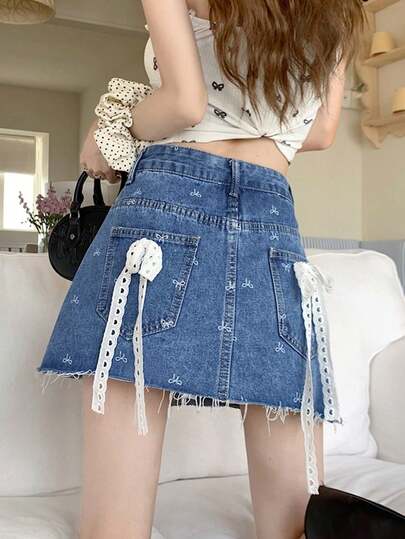 Chân váy denim ngắn màu trơn, kiểu dáng thường ngày, dễ thương, có túi xéo và nơ, in họa tiết, thích hợp mặc đi biển.