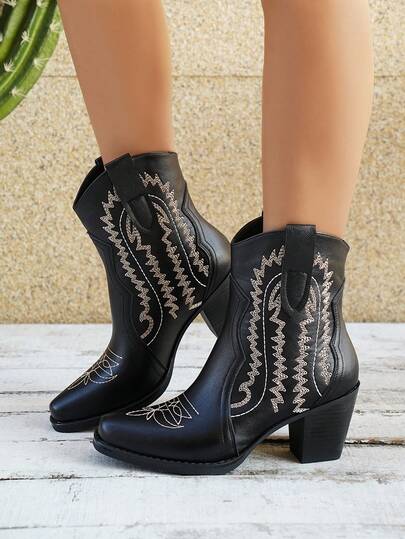 Giày bốt nữ cao đến bắp chân, buộc dây, gót chunky, kiểu punk miền Tây, thời trang mới năm 2026.