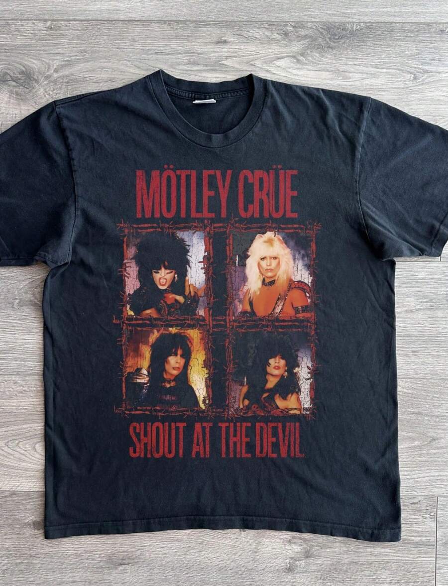 MOTLEY CRUE Shout At The Devil Album Cover Black Unisex T-Shirt Size S-5XL - 黑色 - 查看 1