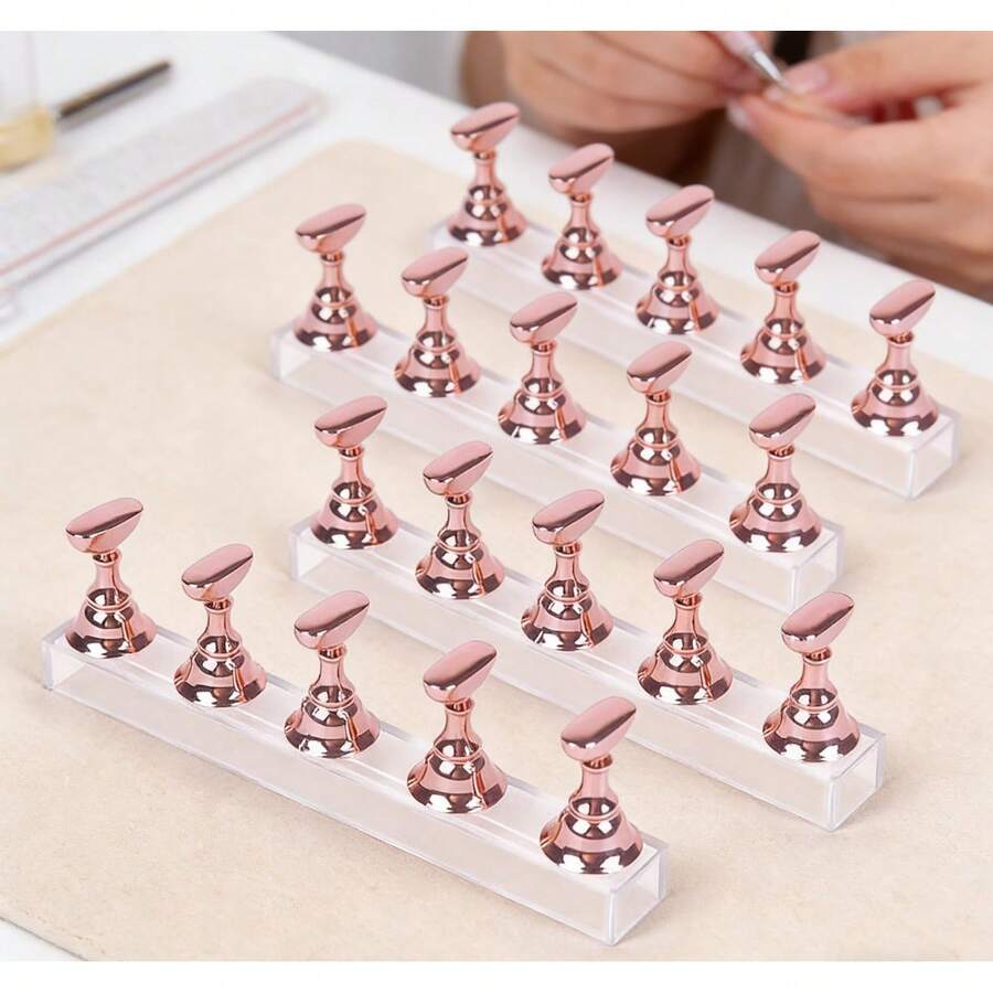 2 Sets Pink Nail Painting Practice Stand With 1M Double-Sided Tape Nail Stand Press Ons & Magnetic Nail Holder With Strong Reusable Putty - Ultimate Display & Painting Stand Nail Art, Gel Polish, Acrylics & Manicure Designs (Model A-Pink). Home Salon, Beginners, Nail Artists & Content Creators Acrylic Nail Art Holder Press Ons Magnetic Nail Display Design Tools Kit Accessories Home Salon Supplies - 電鍍粉色 4 件裝 - 查看 1
