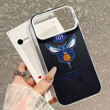 Funda con espejo y diseño Buzz City de los Charlotte . Compatible con  17,  16 Pro Max,  15 Pro Max,  13 y  12. Fabricada en TPU resistente para mayor protección contra golpes y caídas. El regalo perfecto para aficionados al deporte, familiares, amigos y ocasiones especiales como cumpleaños, festividades o aniversarios. Le da un toque elegante y protege tu teléfono. - Plateado - Ver 5