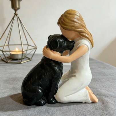 1 pieza Figura decorativa de resina de una niña abrazando a un perro negro, escultura conmemorativa para amantes de las mascotas, decoración del hogar, regalo para propietarios de perros, estatua de escritorio pintada a mano para decorar la sala de estar, el dormitorio y los estantes