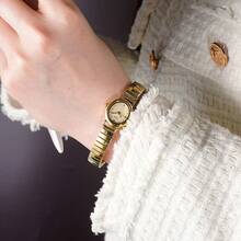 1件女士小众高端椭圆形石英表，轻巧奢华高品质小巧防水女士手表，适合日常装饰