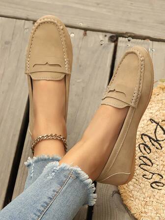 รองเท้าโลฟเฟอร์อเนกประสงค์ฤดูใบไม้ผลิ/ฤดูร้อนไซส์ใหญ่พิเศษ, หนังส่วนบนน้ำหนักเบา พื้นรองเท้านุ่ม รองเท้าส้นแบน, สวมใส่ง่ายสีพื้นสบายพร้อมหัวเข็มขัดโลหะ แฟชั่นหัวมน รองเท้าไม่มีส้น, ระบายอากาศได้ดีสำหรับวันหยุดพักผ่อน, เดินทางในชีวิตประจำวัน, เย็บปะติดปะต่อระบายฝีเข็มทำด้วยมือ คลาสสิก น้ำหนักเบา เรียบง่าย สีกากี หน้ารูปหัวใจ รองเท้าลำลองผู้หญิง