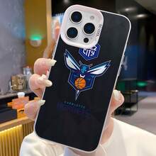 Funda con espejo y diseño Buzz City de los Charlotte . Compatible con  17,  16 Pro Max,  15 Pro Max,  13 y  12. Fabricada en TPU resistente para mayor protección contra golpes y caídas. El regalo perfecto para aficionados al deporte, familiares, amigos y ocasiones especiales como cumpleaños, festividades o aniversarios. Le da un toque elegante y protege tu teléfono. - Plateado - Ver 2
