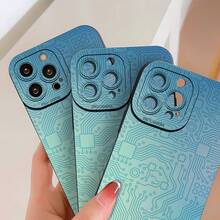 Funda de teléfono con efecto espejo y diseño de circuito impreso. También funciona como espejo y es compatible con  17,  16 Pro Max,  15 Pro Max,  13 y  12. Fabricada en TPU, ofrece protección contra golpes y caídas. Es perfecta para amantes de la tecnología y un regalo ideal para familiares, amigos, cumpleaños, festividades o cualquier ocasión especial. - Negro - Ver 5