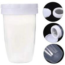 1个白色塑料手持式面粉筛，带盖，网状粉末筛，适用于糖粉/可可粉/面粉/巧克力粉/咖啡粉，烘焙烹饪工具，适合作为情人节/圣帕特里克节/复活节礼物