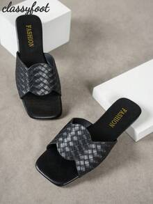 1双女士编织纹理PU皮革防滑平底环扣凉鞋，夏季休闲/度假穿着 - 黑色 - 查看 4