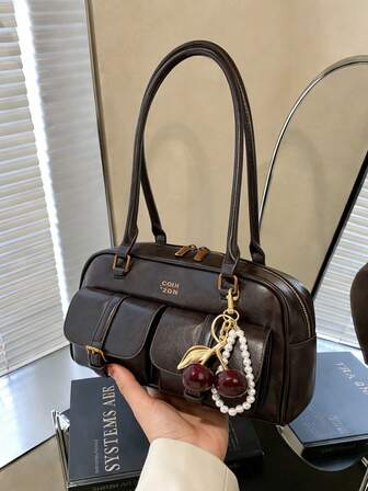 Un bolso de hombro de moda, combinado con tela impermeable de unicolor de PU, diseño de decoración con patrón de letras, múltiples bolsillos, bolso de concha, bolso de hombro, diseño de decoración de colgante de sobaco, muy adecuado para diversas ocasiones como viajes de compras, ir al trabajo, fiestas, citas, etc. También se puede regalar a amigos.